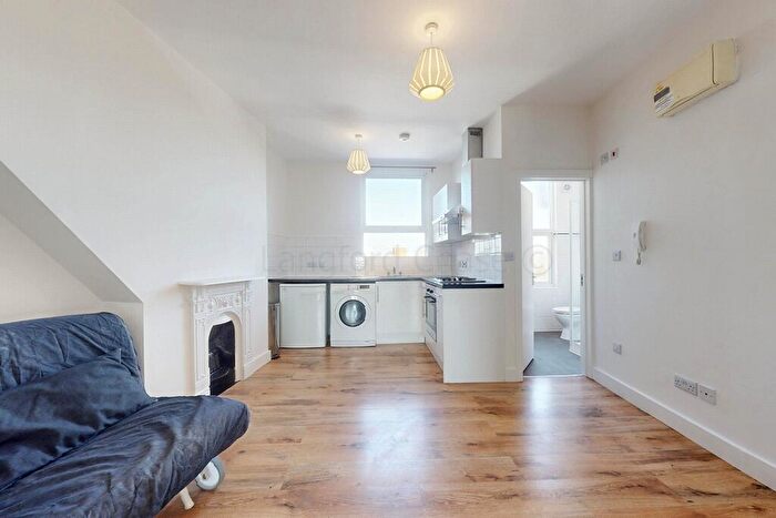 1 Bedroom Apartment To Rent In , Regents Park Road, Finchley, N3