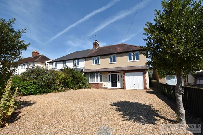 4 Bedroom Semi-Detached House For Sale In Empingham Road, Stamford, PE9