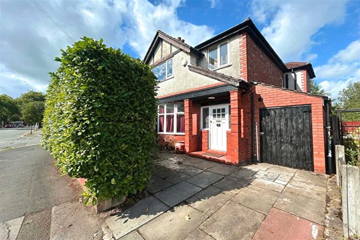 3 Bedroom Semi-Detached House For Sale In Ashfield Road, Sale, M33