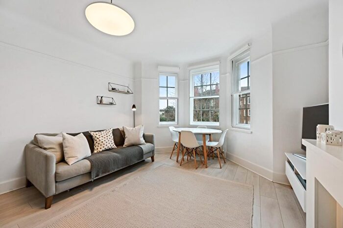 2 Bedroom Flat For Sale In Bromyard Avenue, Acton, W3