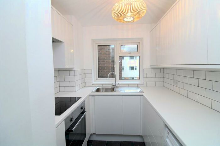 2 Bedroom Flat To Rent In Cliveden Close, Brighton, BN1