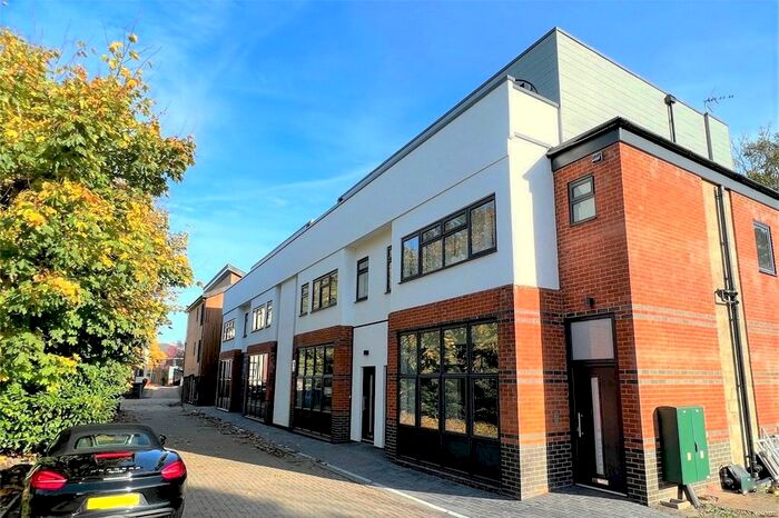 2 Bedroom Flat To Rent In Station Road, Bourne End, SL8