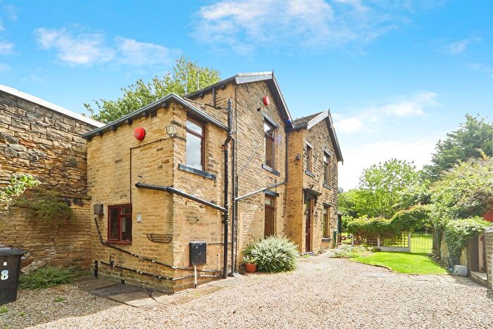 2 Bedroom Detached House For Sale In Vernon Place, Stanningley, Pudsey, LS28