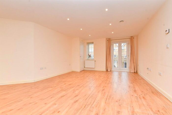 1 Bedroom Flat For Sale In Forelle Way, Carshalton, Surrey, SM5