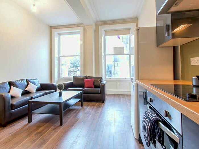 2 Bedroom Apartment To Rent In Blenheim Terrace, Leeds, West Yorkshire, LS2