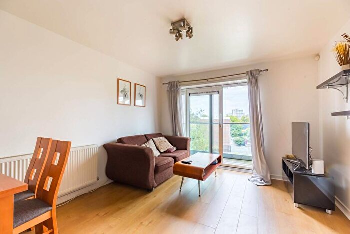2 Bedroom Flat For Sale In Tequilla Wharf, Limehouse, London, E14
