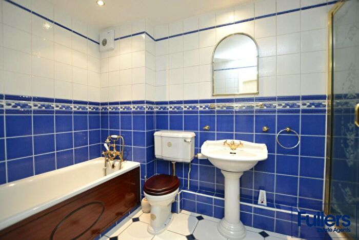 1 Bedroom Flat For Sale In Cunard Crescent, London, N21