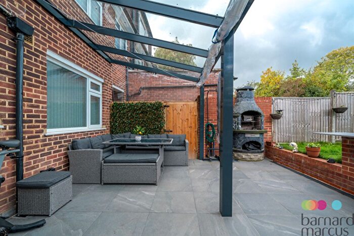 3 Bedroom Terraced House For Sale In Linden Road, London, N11