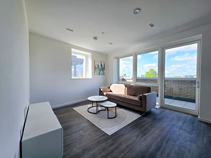 1 Bedroom Flat To Rent In Murchison Gardens, Nottinghill, W10