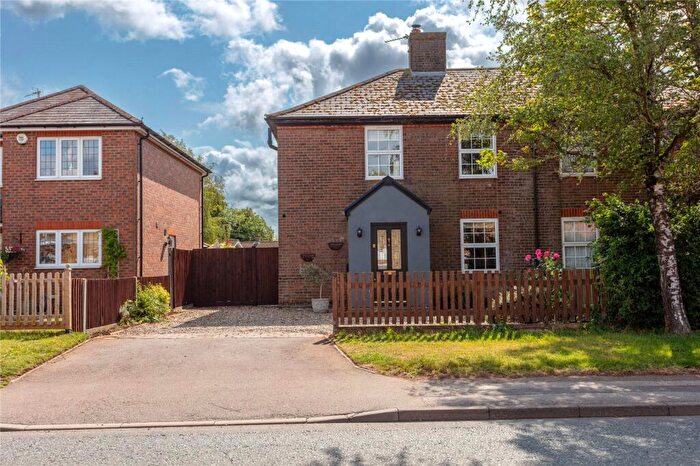 3 Bedroom Semi-Detached House To Rent In Dunstable Road, Toddington, Bedfordshire, LU5