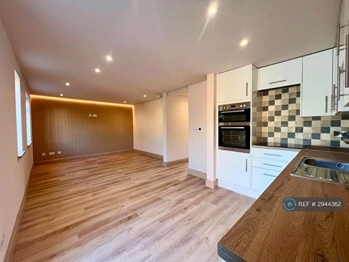 1 Bedroom Flat To Rent In Bradshaw Road, Chichester, PO19