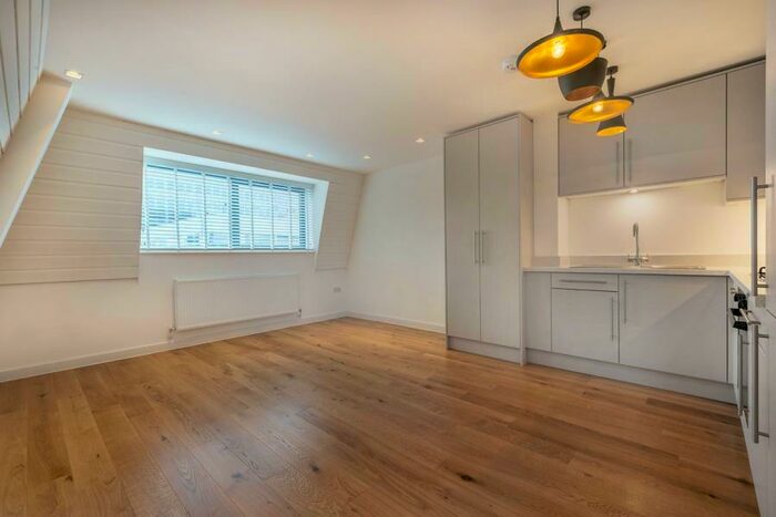 1 Bedroom Apartment To Rent In West Byfleet, KT14