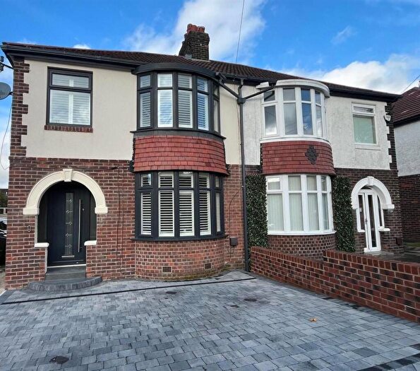 3 Bedroom Semi Detached House For Sale In Huddersfield Road, Stalybridge, SK15