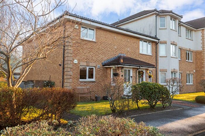 2 Bedroom Flat For Sale In Sunningdale Place, Helensburgh, Argyll And Bute, G84