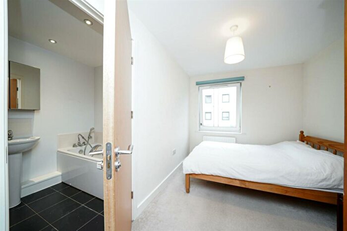 2 Bedroom Apartment To Rent In Shingly Place, The Ridgeway, Chingford, E4