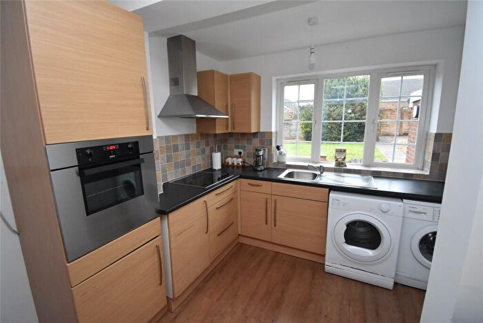 2 Bedroom Bungalow For Sale In Canberra Gardens, Luton, Bedfordshire, LU3
