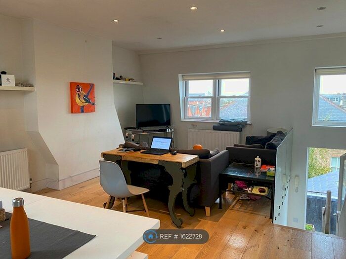 2 Bedroom Flat To Rent In Wandsworth Bridge Road, London, SW6