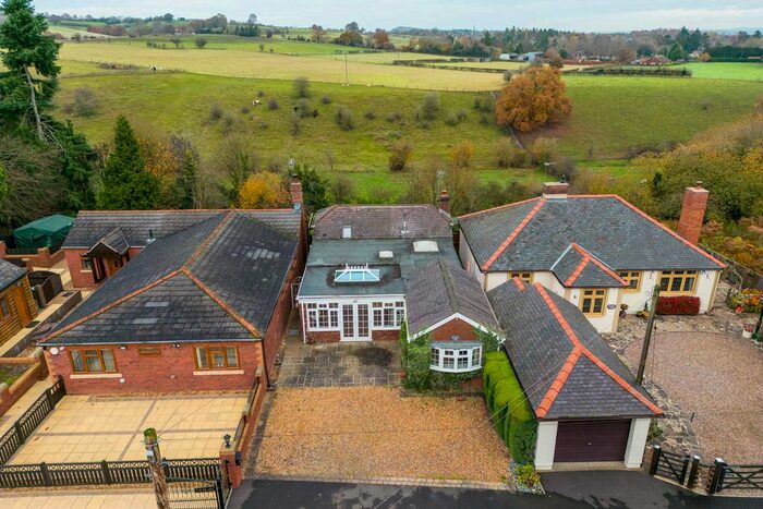 2 Bedroom Bungalow For Sale In Bridgnorth Road, Kidderminster, Worcestershire, DY11