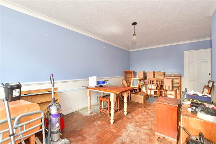 1 Bedroom Flat For Sale In Guildford Road, Horsham, West Sussex, RH12
