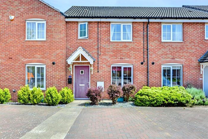 3 Bedroom Town House For Sale In Bull Meadow, Calverton, NG14