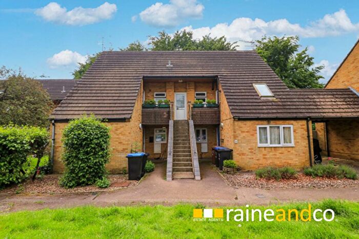 Studio For Sale In Redhall Close, Hatfield, AL10