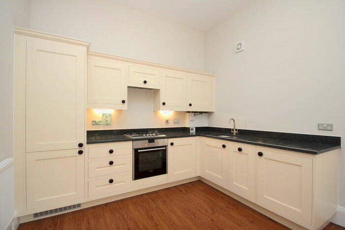 1 Bedroom Apartment To Rent In Oak Hill, Surbiton, KT6