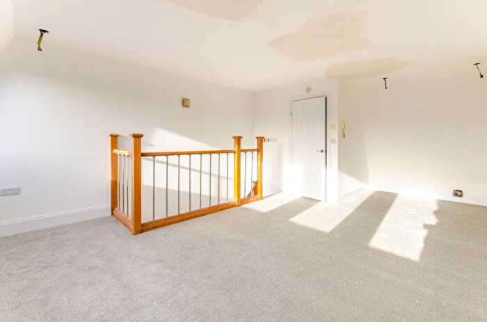 1 Bedroom Detached House To Rent In Rosemont Avenue, North Finchley, London, N12