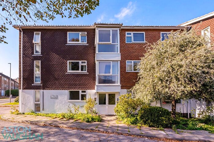 2 Bedroom Flat For Sale In Howard Court, Hove, BN3