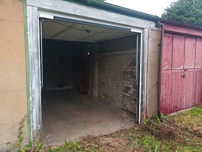 Garage / Parking To Rent In Trinity Grove Lane, Trinity, Edinburgh, EH5