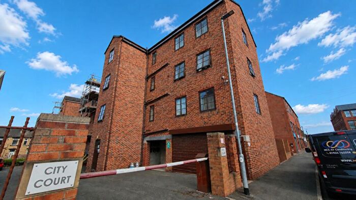 2 Bedroom Flat To Rent In City Court, South Parade, Morley, West Yorkshire, LS27