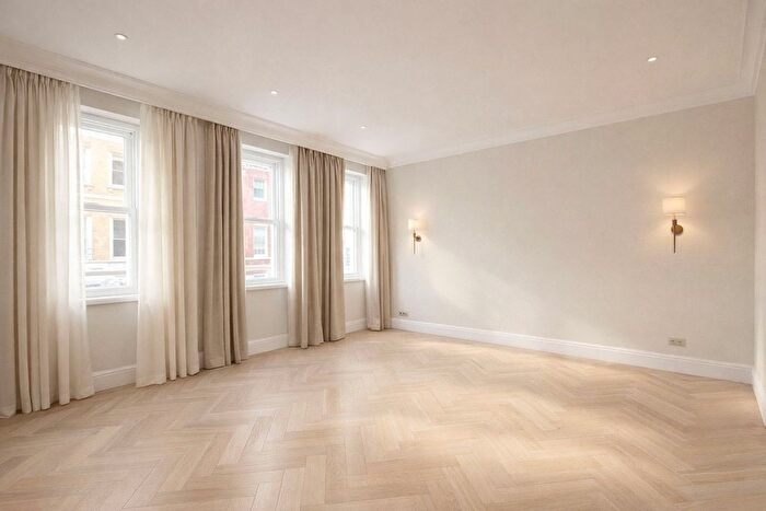 2 Bedroom Flat To Rent In Curzon Street, London, W1J