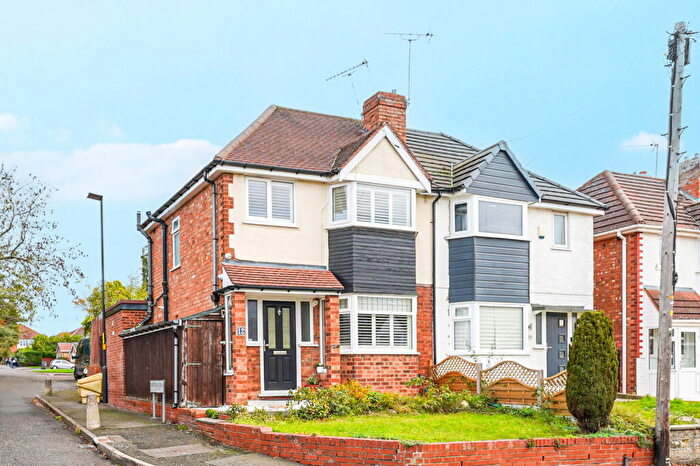 3 Bedroom Semi-Detached House For Sale In Woodvale Road, Hall Green, B28