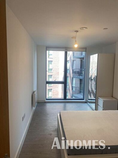 3 Bedroom Apartment To Rent In Landmark, Oldfield Road, Salford, M5