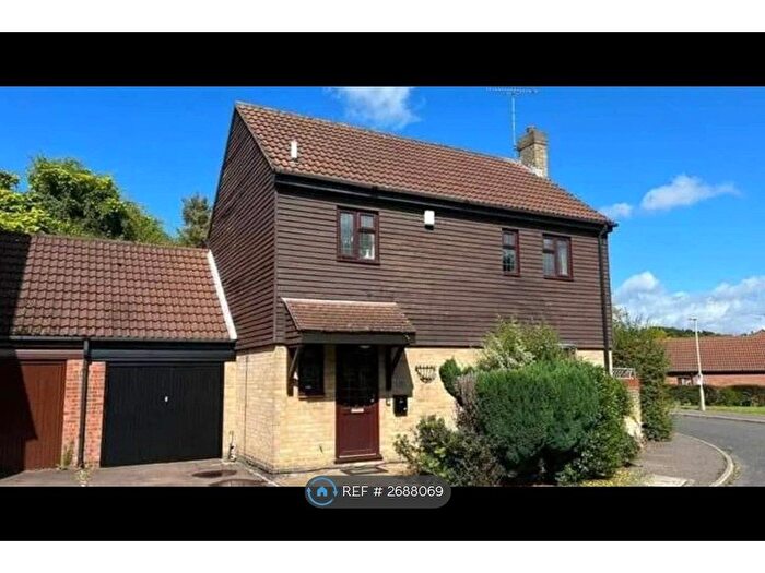3 Bedroom Semi-Detached House To Rent In Brackens Drive, Warley, Brentwood, CM14