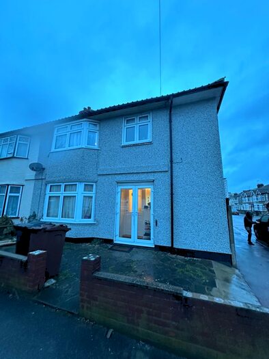 4 Bedroom End Of Terrace House To Rent In Kenneth Road, Chadwell Heath, RM6