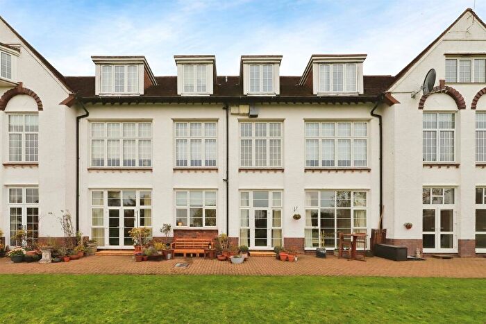 2 Bedroom Flat For Sale In Farley Lane, Romsley, Halesowen, B62