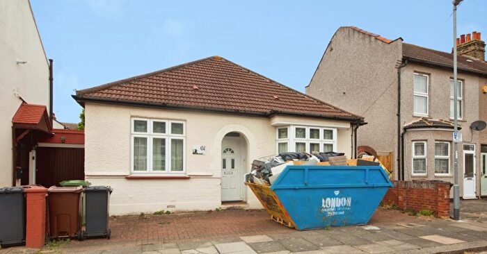 2 Bedroom Detached House For Sale In Albany Road, Romford, Essex, RM6