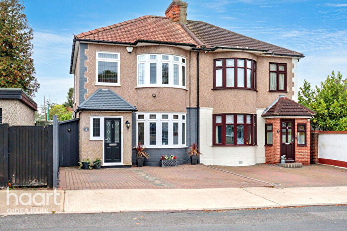 3 Bedroom Semi-Detached House For Sale In Mcintosh Road, Marshalls Park, Romford, RM1