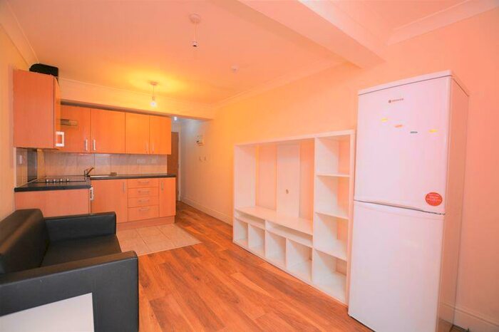 Studio To Rent In High Street, Slough, SL1