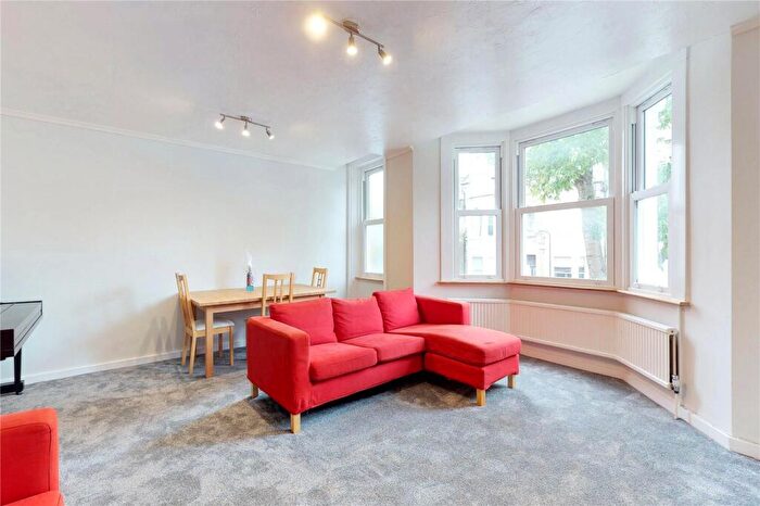 2 Bedroom Flat To Rent In Hemstal Road, West Hampstead, NW6