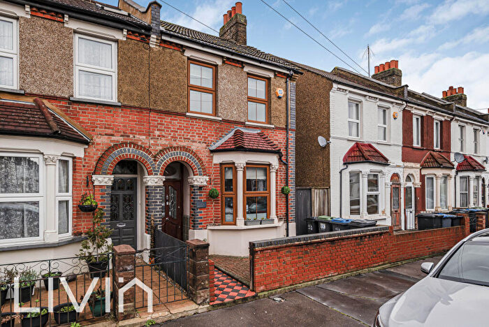 3 Bedroom End Of Terrace House For Sale In Grasmere Road, South Norwood, SE25