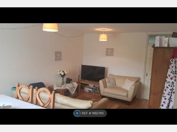 2 Bedroom Flat To Rent In May Lane, Hollywood, Birmingham, B47
