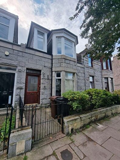 4 Bedroom Flat To Rent In Bedford Place, Aberdeen, AB24