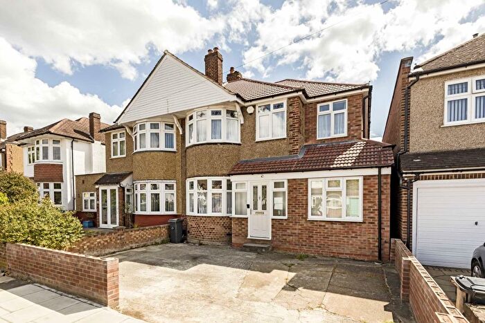 4 Bedroom Property To Rent In Pembridge Avenue, Twickenham, TW2