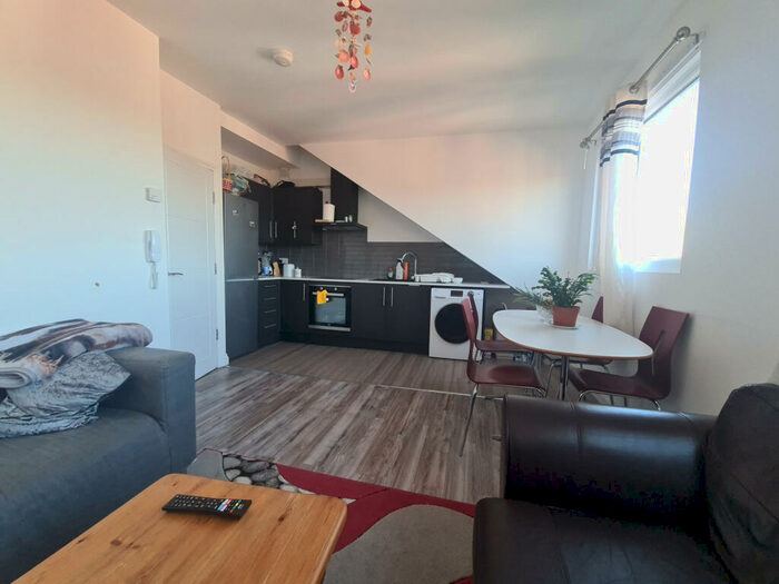 1 Bedroom Flat To Rent In Oakwood Drive, Leeds, LS8