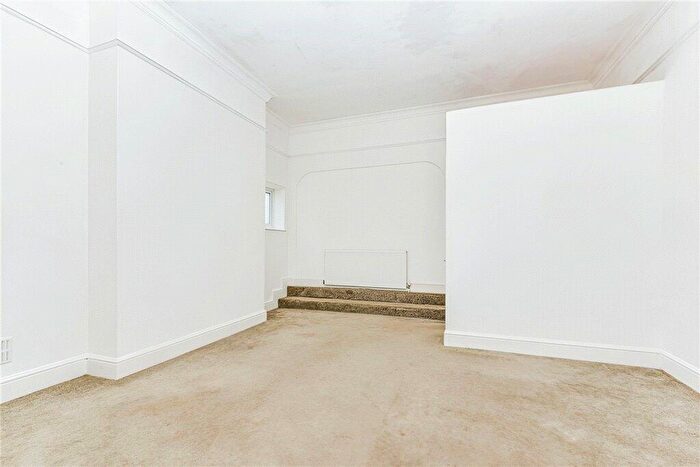 2 Bedroom Apartment For Sale In The Avenue, Totland Bay, Isle Of Wight, PO39