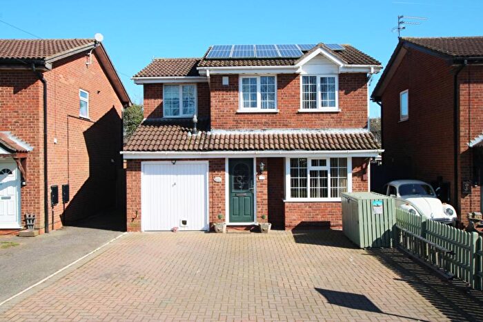 4 Bedroom Detached House For Sale In Carriage Drive, Kettering, Northamptonshire, NN16