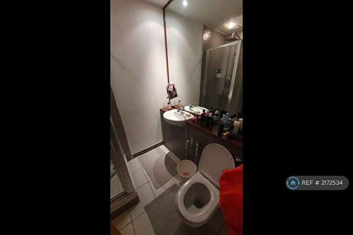 2 Bedroom Flat To Rent In Beetham Plaza, Liverpool, L2