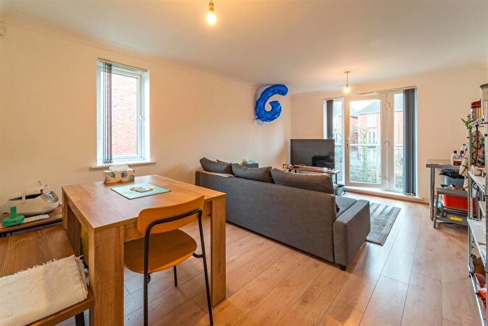 2 Bedroom Apartment To Rent In Waterside, Sale, M33