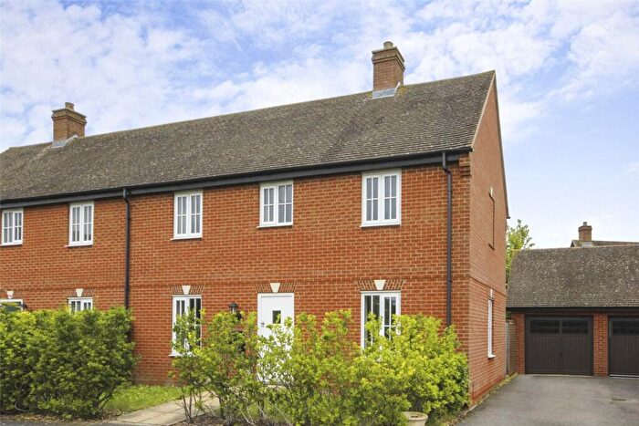 3 Bedroom Semi-Detached House To Rent In Woodpecker Close, Great Barford, MK44